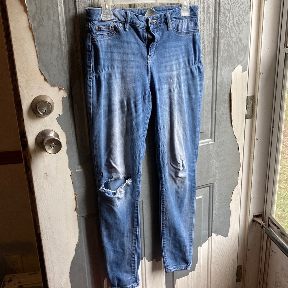 Skinny light blue jeans